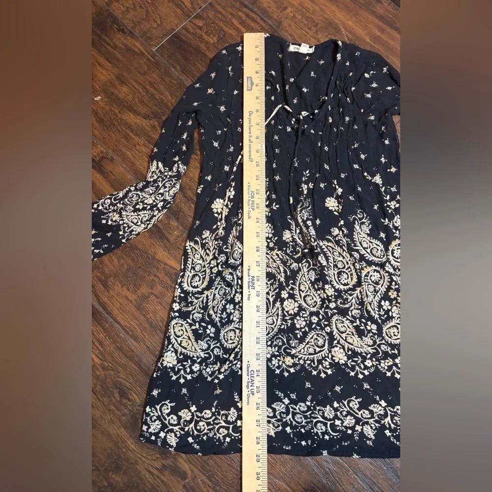 Billabong Navy and Cream Floral Shirt Size XS‎